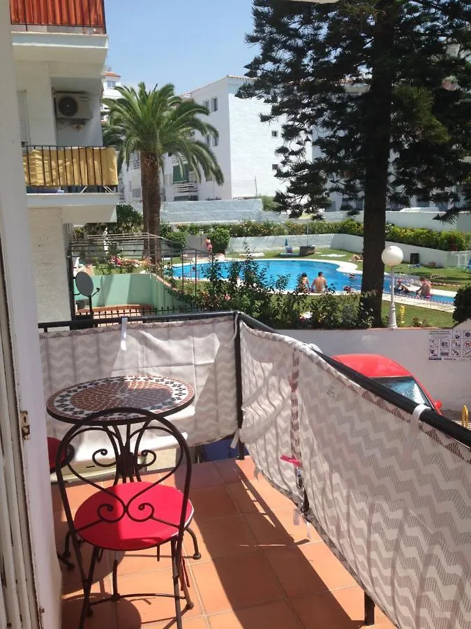 Chez Alison! Central Nerja Apt