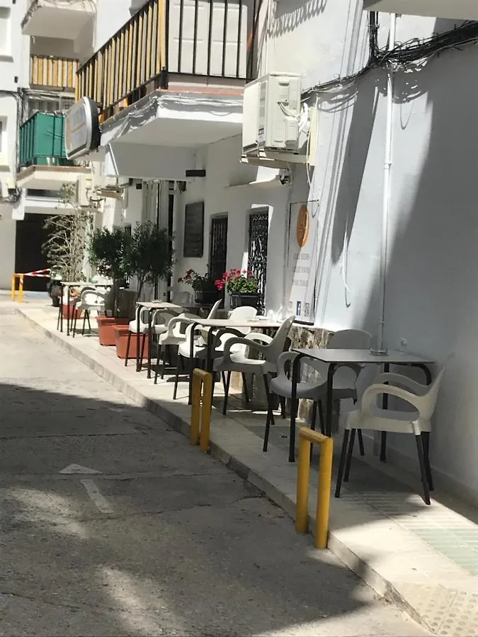 Chez Alison! Central Nerja Apt